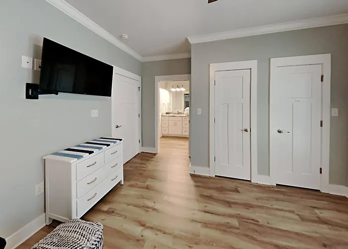 Spacious House With Ocean Views And Private Entrance *
